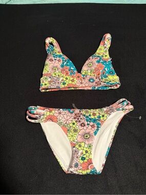 Raisins‎ Multicolor Floral Bikini in Pink, Blue, Yellow, Green